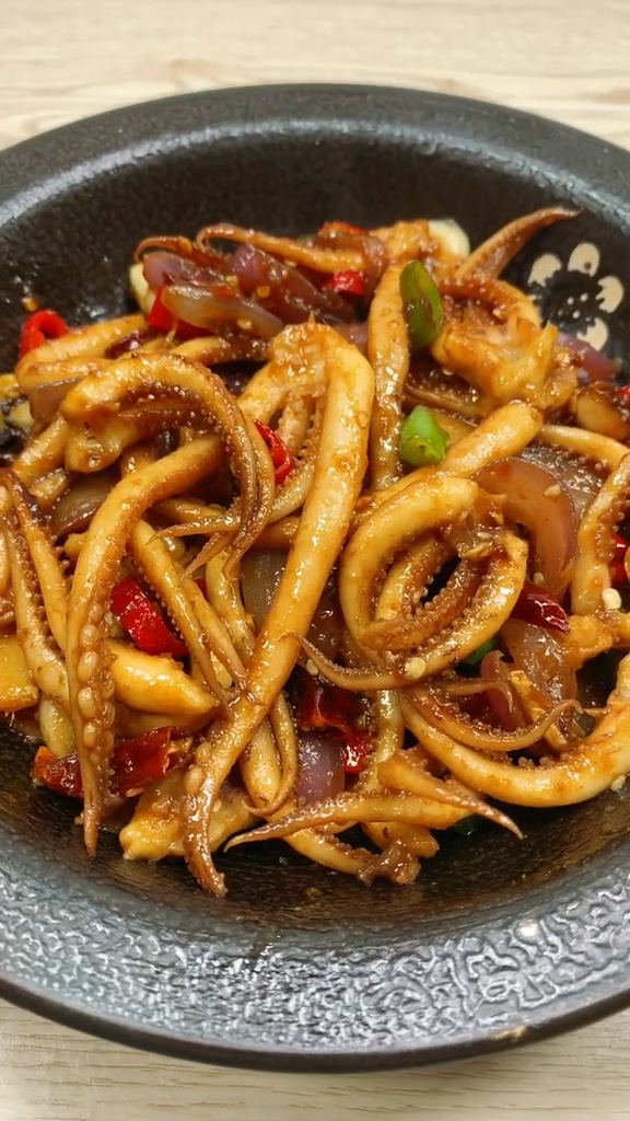燒烤味炒魷魚須的做法-家常味炒菜譜-易網健康養生網 燒烤味炒魷魚須的做法-家常味炒菜譜