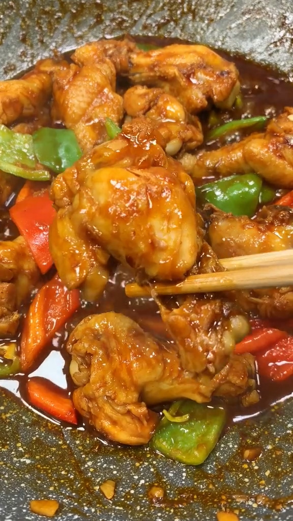 紅燒雞翅根的做法-家常味燒菜譜-易網健康養(yǎng)生網 紅燒雞翅根的做法-家常味燒菜譜