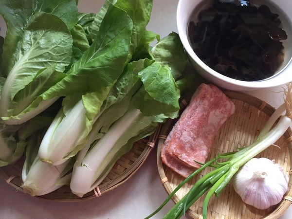 培根炒快菜的做法-咸鮮味炒菜譜-易網(wǎng)<a href=http://www.aoa7937.com/ target=_blank class=infotextkey>健康養(yǎng)生</a>網(wǎng) 培根炒快菜的做法-咸鮮味炒菜譜