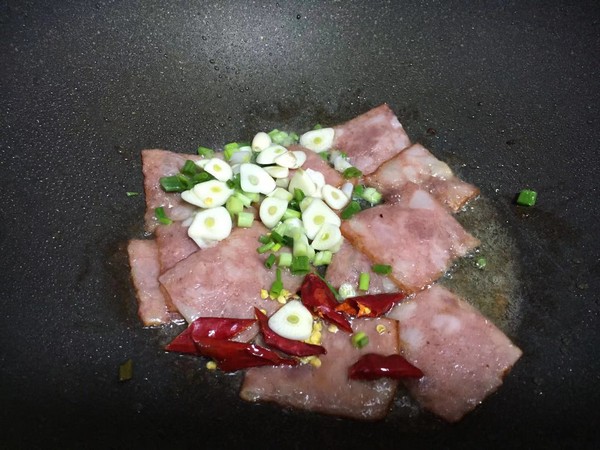 培根炒快菜的做法-咸鮮味炒菜譜-易網(wǎng)健康養(yǎng)生網(wǎng) 培根炒快菜的做法-咸鮮味炒菜譜