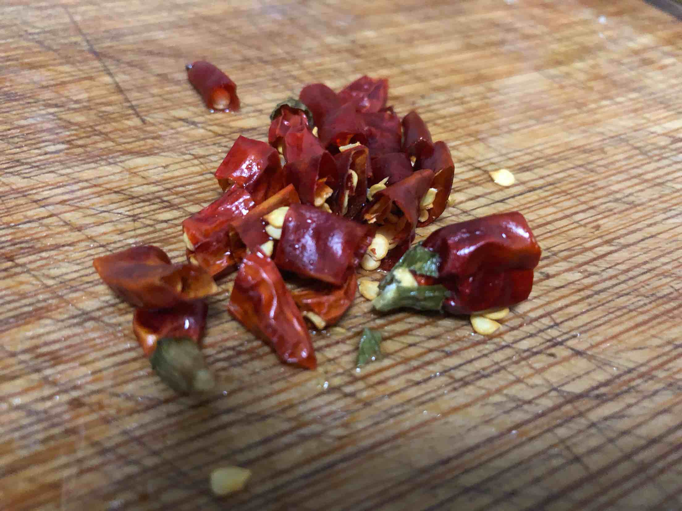 豆芽炒白芹的做法-家常味炒菜譜