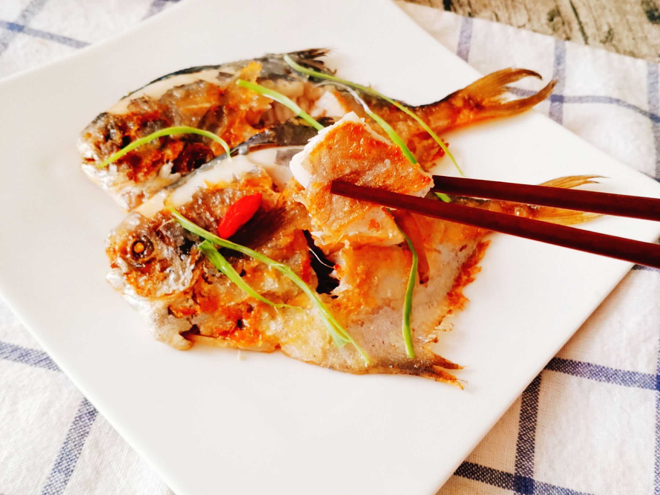 香煎鯧魚的做法-咸鮮味煎菜譜-易網(wǎng)健康養(yǎng)生網(wǎng) 香煎鯧魚的做法-咸鮮味煎菜譜