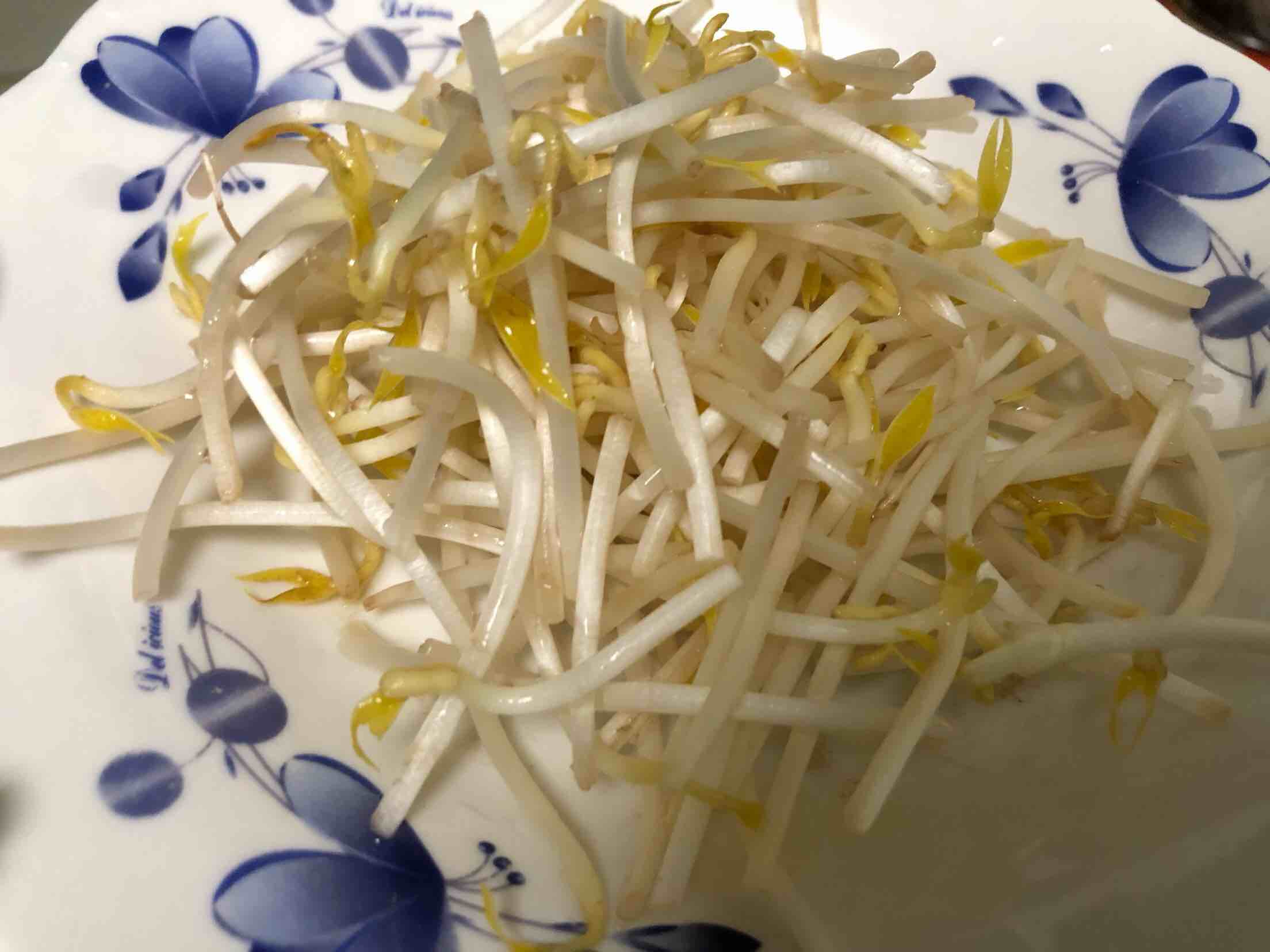 豆芽炒白芹的做法-家常味炒菜譜