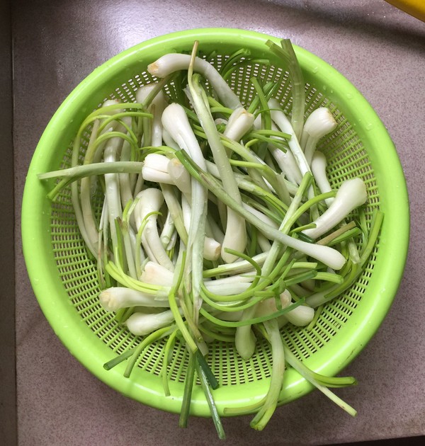 腌漬藠頭的做法-咸鮮味腌菜譜-易網健康養生網 腌漬藠頭的做法-咸鮮味腌菜譜