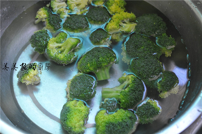 澆汁西藍花盞的做法-家常味蒸菜譜-易網(wǎng)健康養(yǎng)生網(wǎng) 澆汁西藍花盞的做法-家常味蒸菜譜