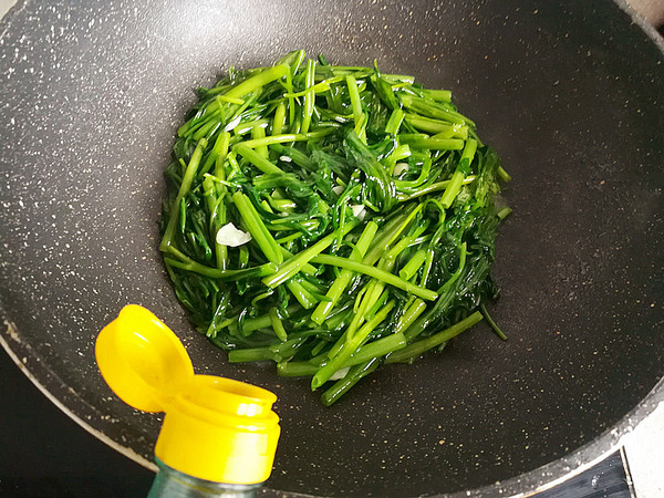 爆炒通菜的做法-家常味炒菜譜
