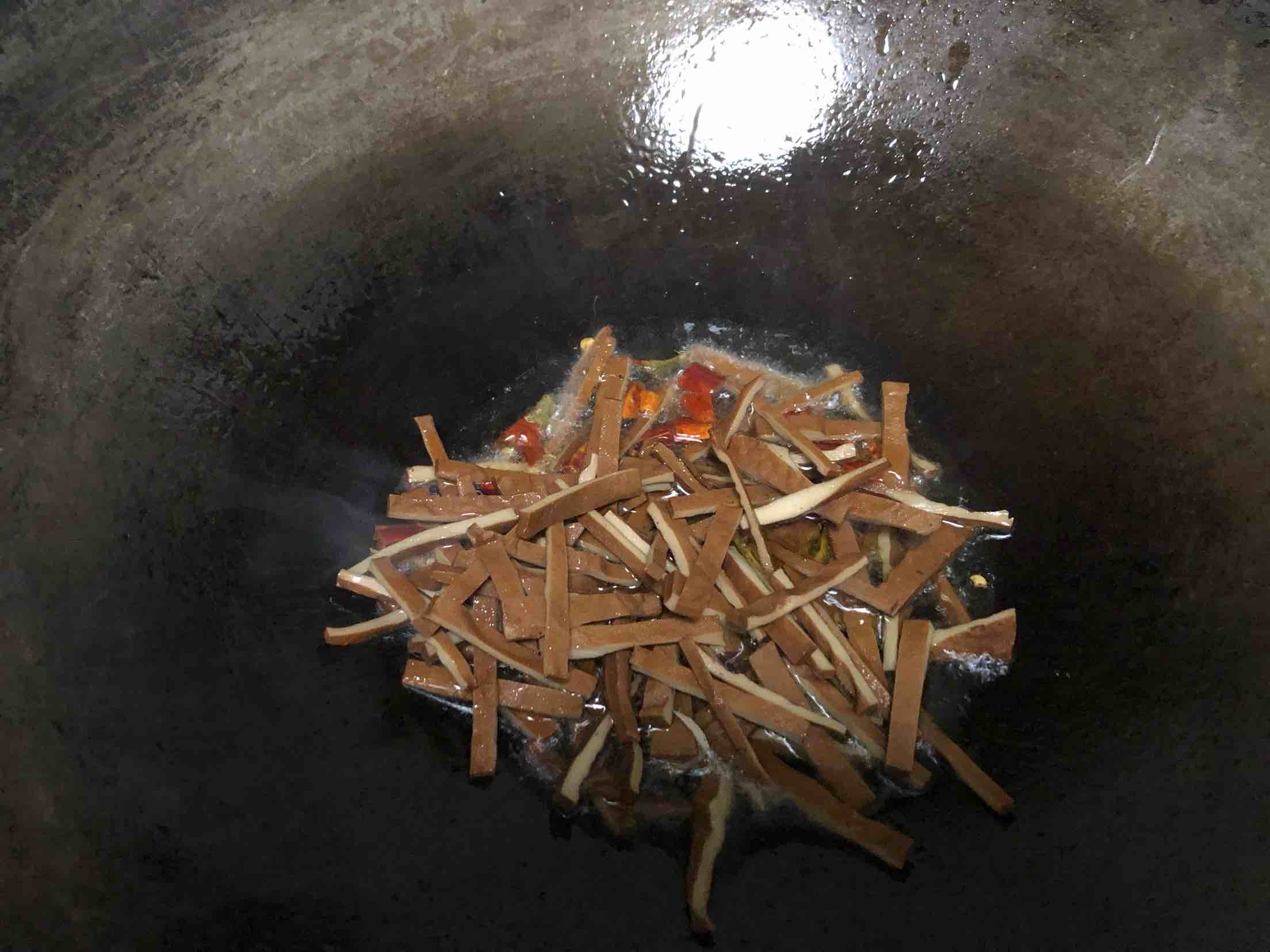 野蘆蒿炒香干的做法-家常味炒菜譜