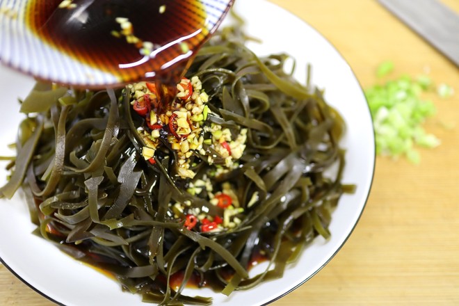 涼拌酸辣海帶絲的做法-酸辣味拌菜譜-易網健康養生網 涼拌酸辣海帶絲的做法-酸辣味拌菜譜