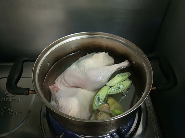 三杯鴨的做法-其它口味醬菜譜-易網(wǎng)<a href=http://www.aoa7937.com/ target=_blank class=infotextkey>健康養(yǎng)生</a>網(wǎng) 三杯鴨的做法-其它口味醬菜譜