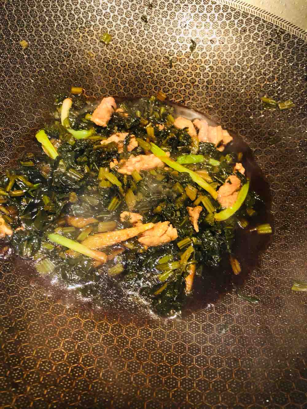 雪菜鯽魚(yú)的做法-家常味燒菜譜-易網(wǎng)健康養(yǎng)生網(wǎng) 雪菜鯽魚(yú)的做法-家常味燒菜譜