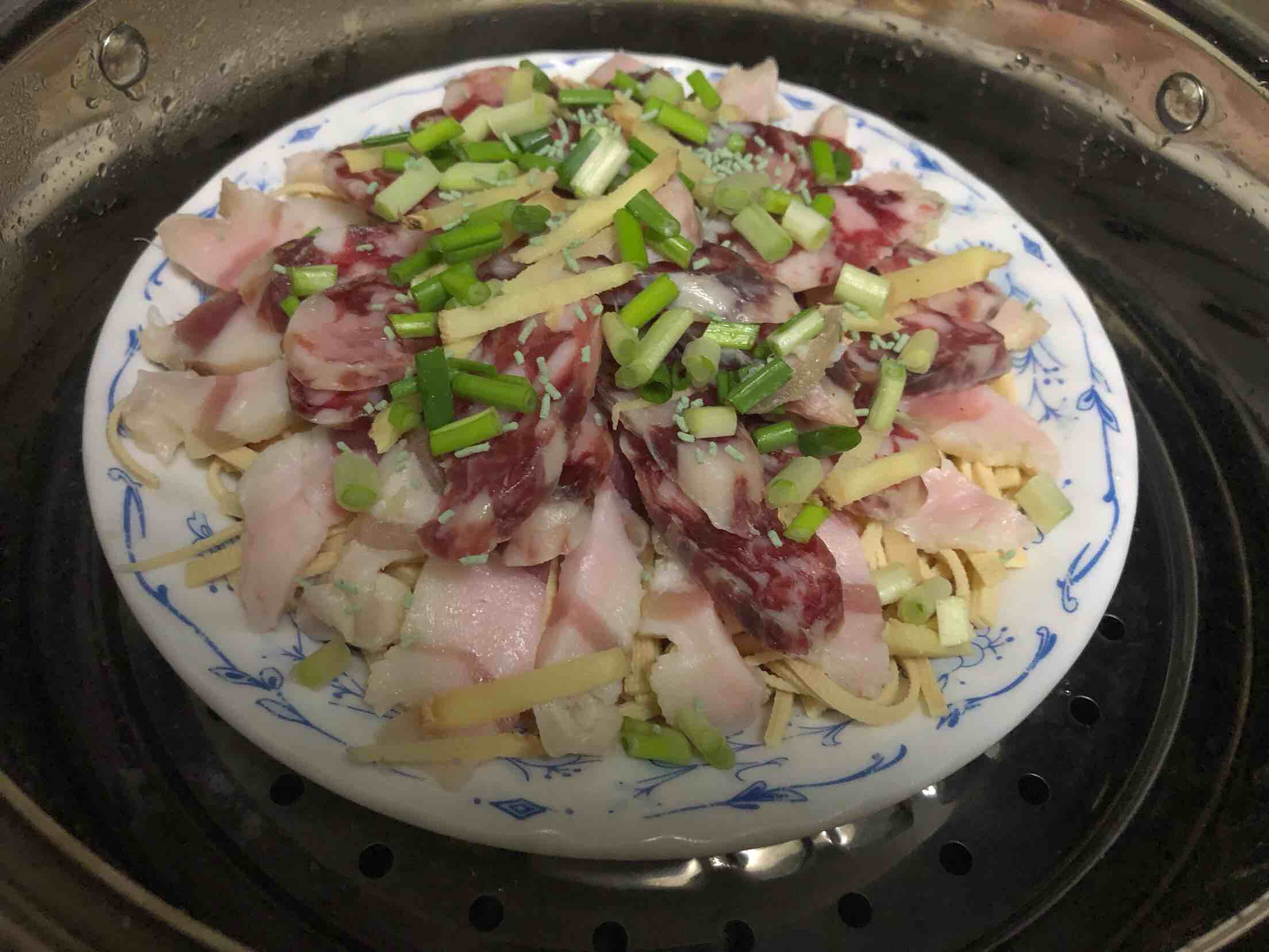 咸肉香腸蒸干絲的做法-咸鮮味蒸菜譜