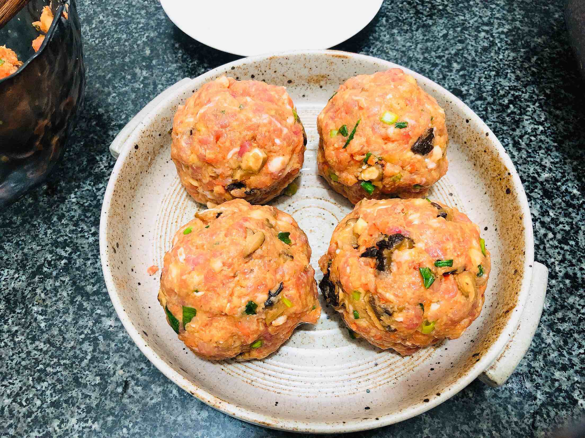 年夜飯之四喜丸子的做法-醬香味蒸菜譜