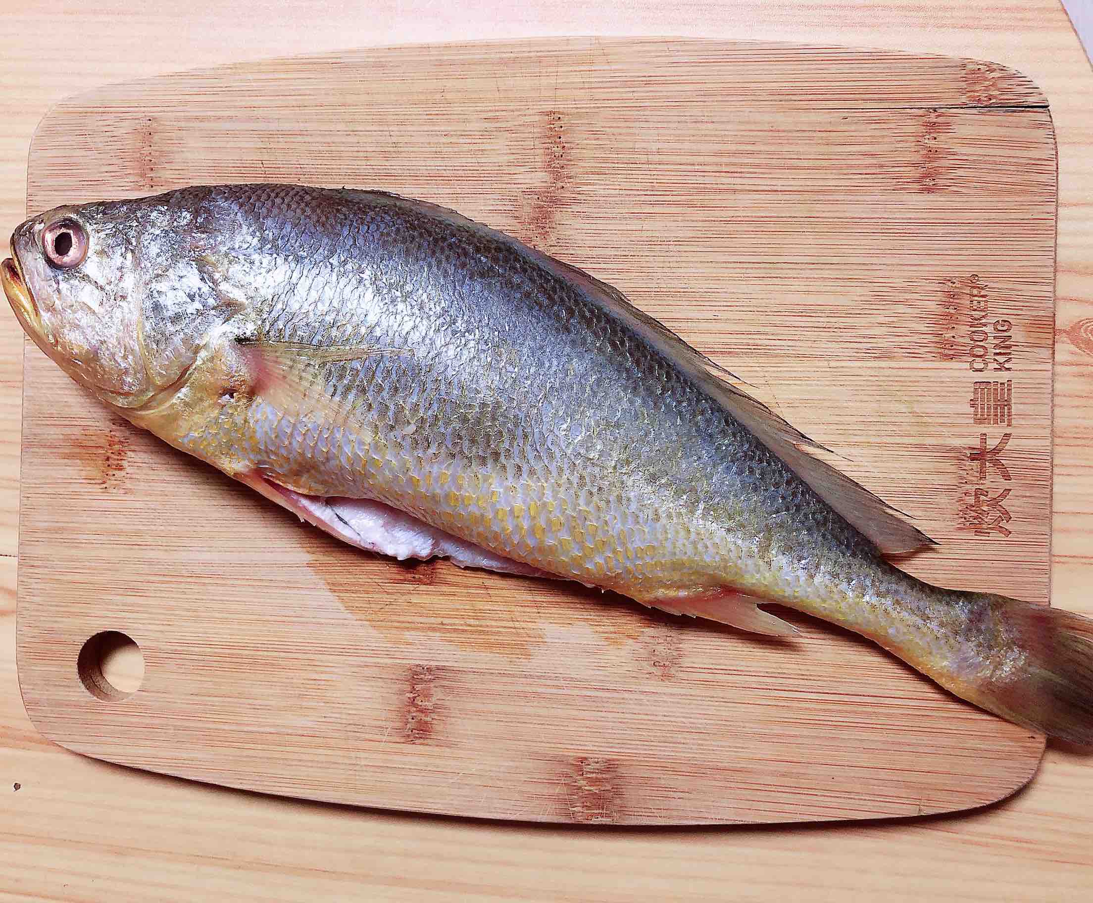 醬燜黃花魚的做法-咸鮮味燜菜譜-易網(wǎng)<a href=http://www.aoa7937.com/ target=_blank class=infotextkey>健康養(yǎng)生</a>網(wǎng) 醬燜黃花魚的做法-咸鮮味燜菜譜