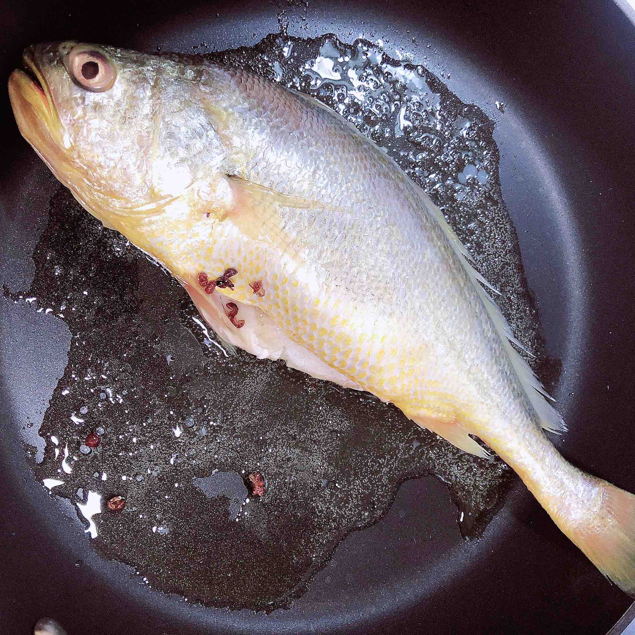 醬燜黃花魚的做法-咸鮮味燜菜譜-易網(wǎng)健康養(yǎng)生網(wǎng) 醬燜黃花魚的做法-咸鮮味燜菜譜