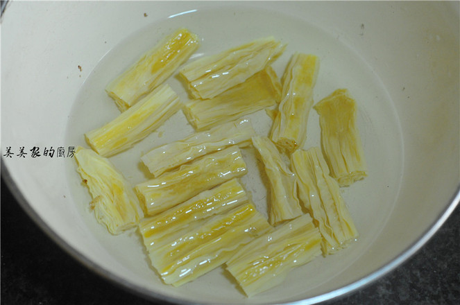 木耳燴腐竹的做法-家常味炒菜譜-易網<a href=http://www.aoa7937.com/ target=_blank class=infotextkey>健康養生</a>網 木耳燴腐竹的做法-家常味炒菜譜