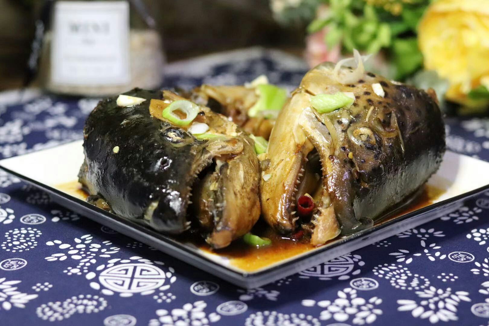 醬三文魚頭的做法-家常味燉菜譜