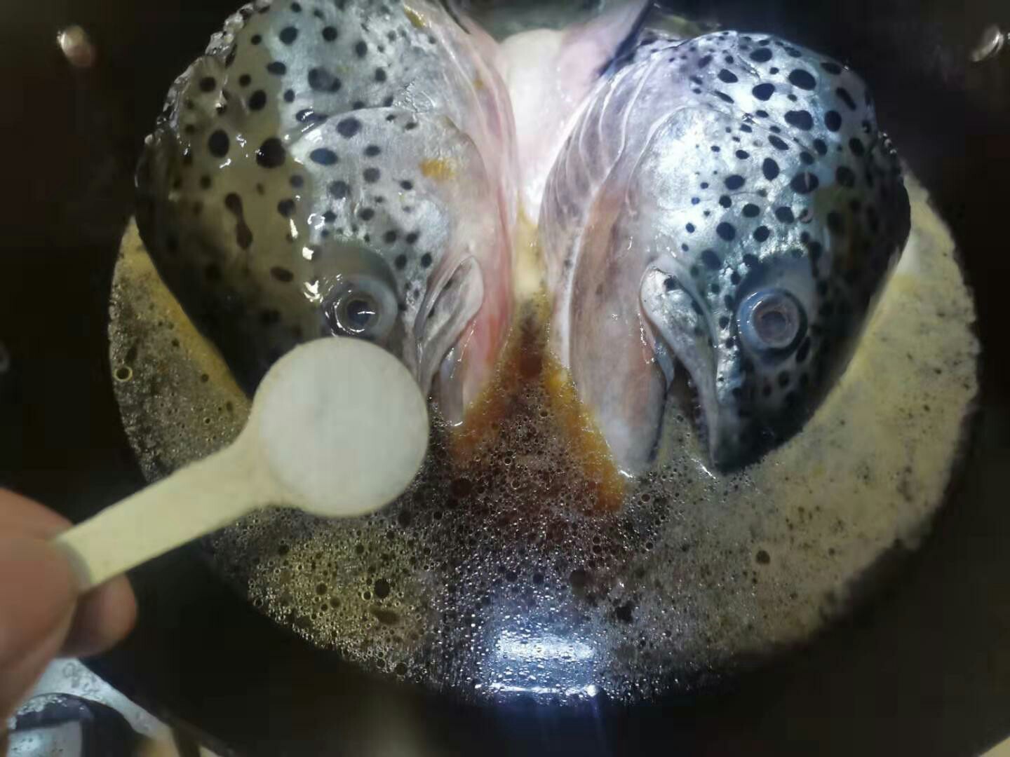 醬三文魚頭的做法-家常味燉菜譜