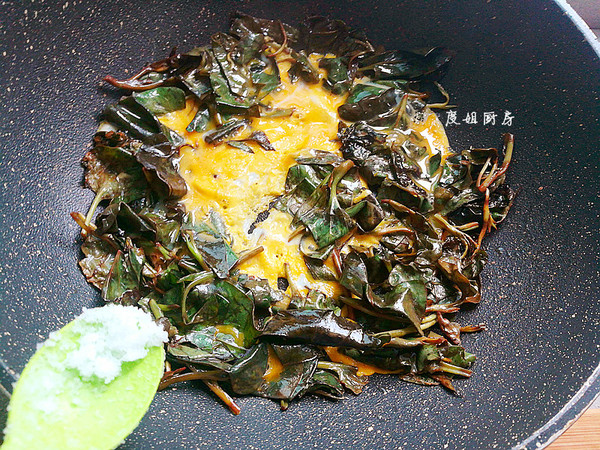 魚腥草葉子炒雞蛋的做法-家常味炒菜譜