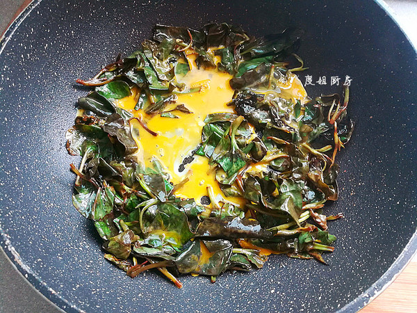魚腥草葉子炒雞蛋的做法-家常味炒菜譜