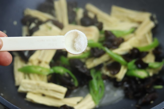 木耳炒腐竹的做法-家常味炒菜譜