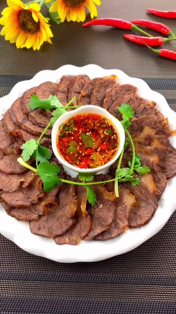 年夜飯上的鹵牛肉的做法-咸鮮味煮菜譜-易網(wǎng)健康養(yǎng)生網(wǎng) 年夜飯上的鹵牛肉的做法-咸鮮味煮菜譜