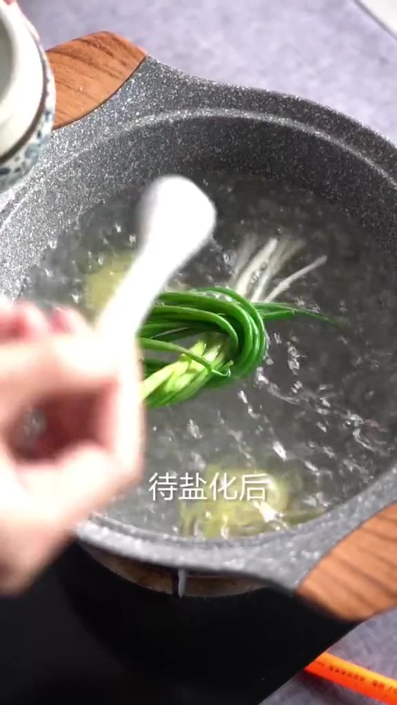 一盤好吃的口水雞肉的做法-香辣味煮菜譜