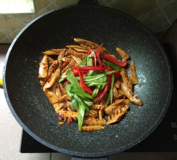 春筍炒瘦肉的做法-香辣味炒菜譜-易網健康養(yǎng)生網 春筍炒瘦肉的做法-香辣味炒菜譜