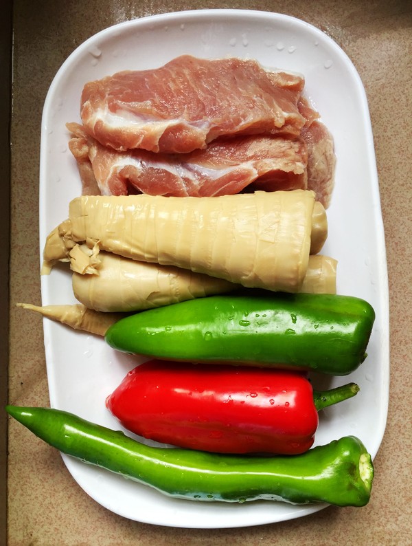春筍炒瘦肉的做法-香辣味炒菜譜-易網<a href=http://www.aoa7937.com/ target=_blank class=infotextkey>健康養(yǎng)生</a>網 春筍炒瘦肉的做法-香辣味炒菜譜