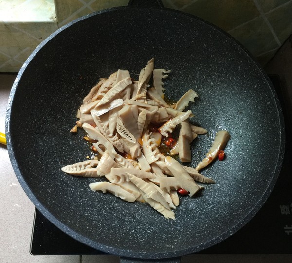 春筍炒瘦肉的做法-香辣味炒菜譜-易網健康養(yǎng)生網 春筍炒瘦肉的做法-香辣味炒菜譜