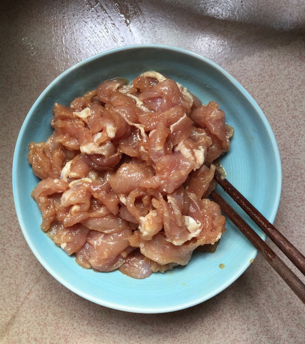 春筍炒瘦肉的做法-香辣味炒菜譜-易網健康養(yǎng)生網 春筍炒瘦肉的做法-香辣味炒菜譜