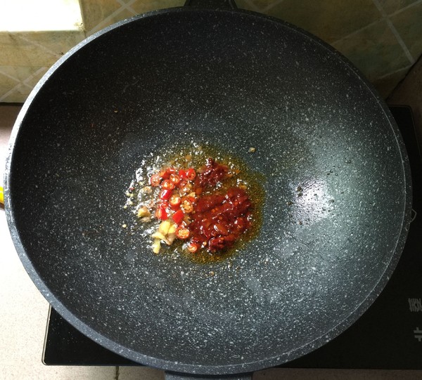 春筍炒瘦肉的做法-香辣味炒菜譜-易網健康養(yǎng)生網 春筍炒瘦肉的做法-香辣味炒菜譜