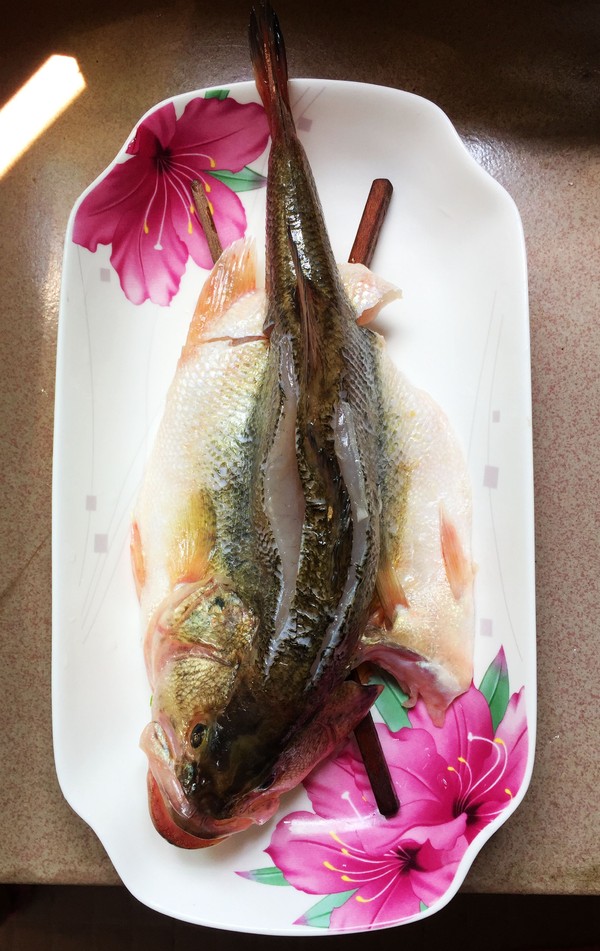 蔥香鱸魚的做法-家常味蒸菜譜-易網健康養生網 蔥香鱸魚的做法-家常味蒸菜譜