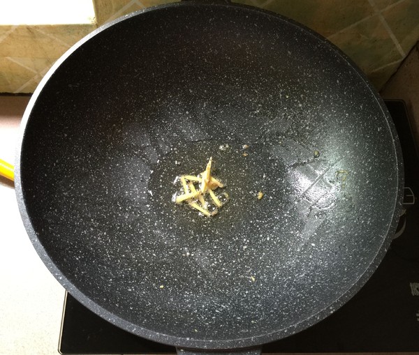 芹菜黑木耳炒雞蛋的做法-家常味炒菜譜-易網健康養生網 芹菜黑木耳炒雞蛋的做法-家常味炒菜譜
