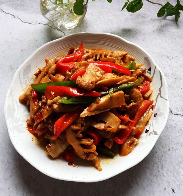 春筍炒瘦肉的做法-香辣味炒菜譜-易網健康養(yǎng)生網 春筍炒瘦肉的做法-香辣味炒菜譜