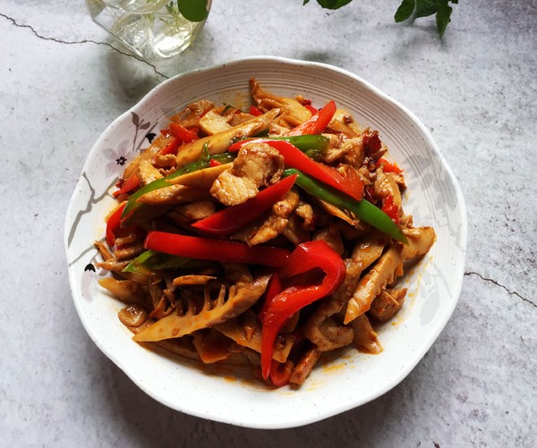 春筍炒瘦肉的做法-香辣味炒菜譜-易網健康養(yǎng)生網 春筍炒瘦肉的做法-香辣味炒菜譜