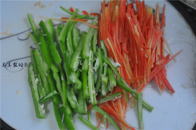素炒油條的做法-家常味炒菜譜-易網<a href=http://www.aoa7937.com/ target=_blank class=infotextkey>健康養生</a>網 素炒油條的做法-家常味炒菜譜
