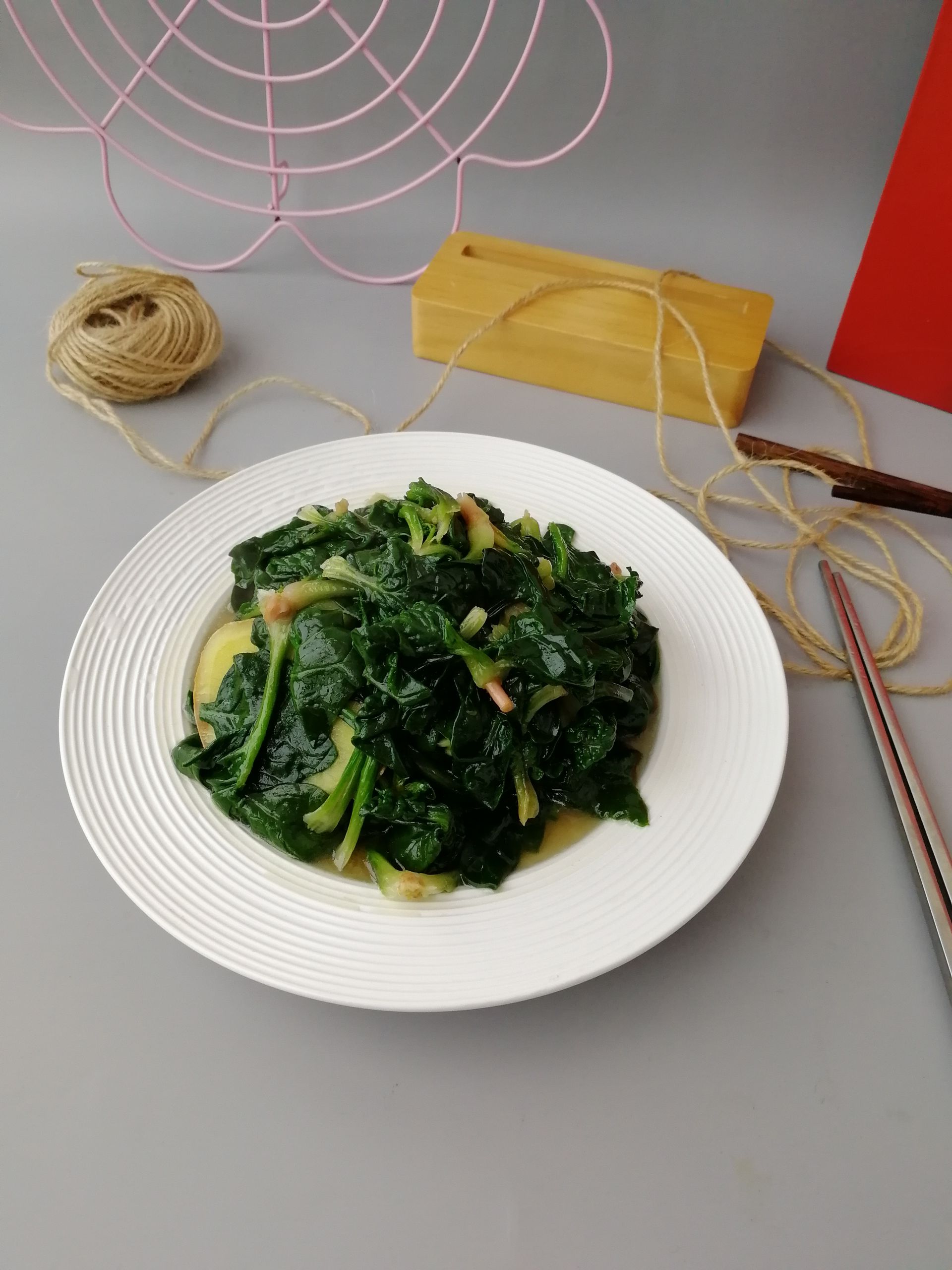 清炒菠菜的做法-家常味炒菜譜-易網(wǎng)健康養(yǎng)生網(wǎng) 清炒菠菜的做法-家常味炒菜譜