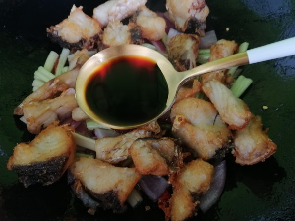 麻辣魚塊的做法-麻辣味炸菜譜-易網健康養生網 麻辣魚塊的做法-麻辣味炸菜譜