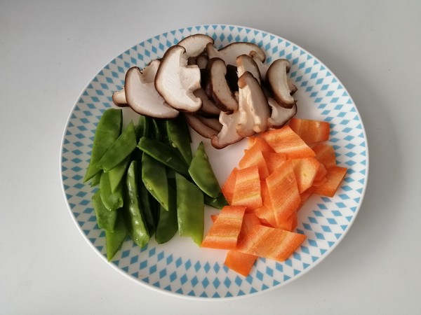 香菇炒荷蘭豆的做法-家常味炒菜譜-易網(wǎng)健康養(yǎng)生網(wǎng) 香菇炒荷蘭豆的做法-家常味炒菜譜