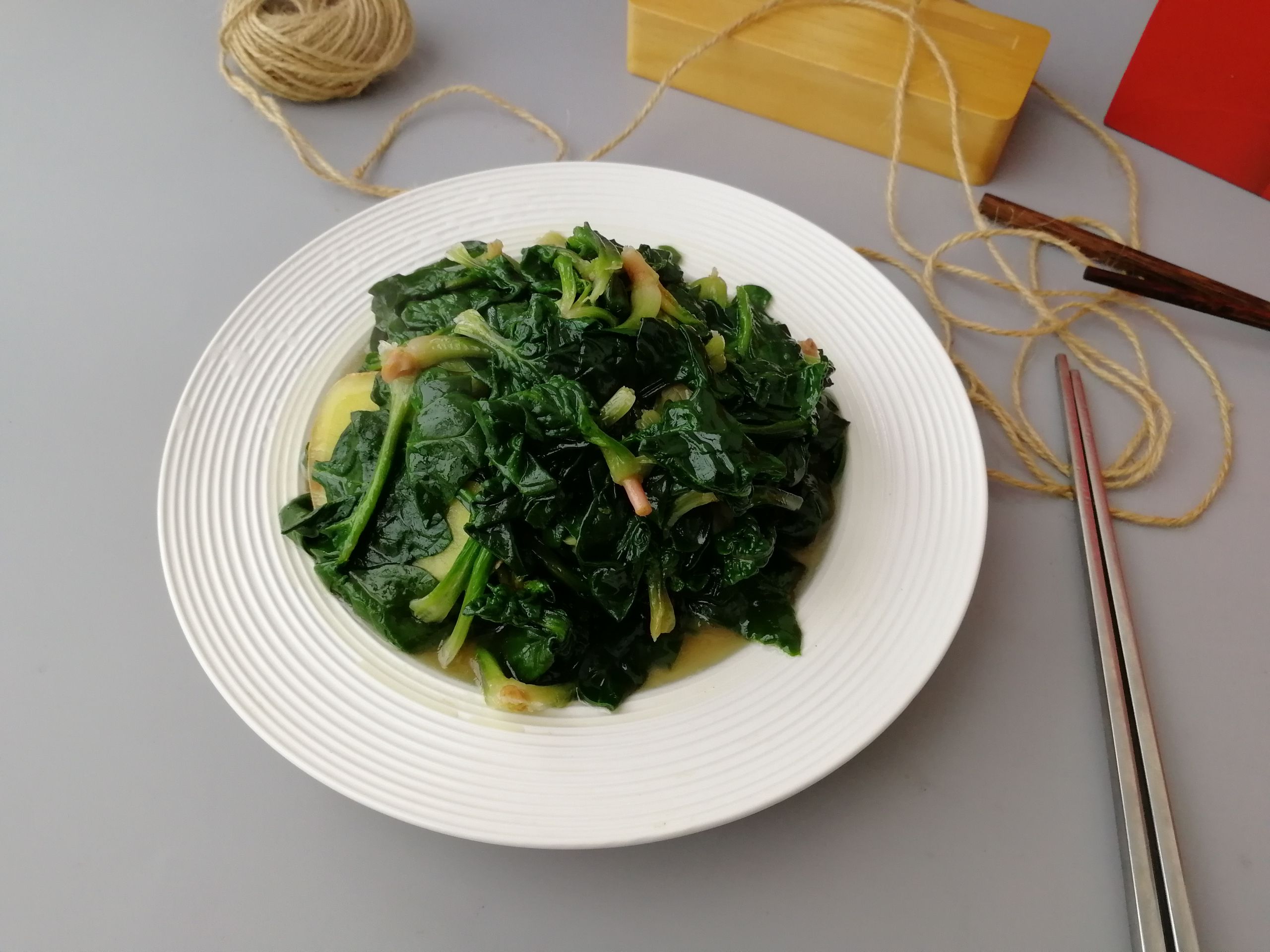 清炒菠菜的做法-家常味炒菜譜-易網(wǎng)健康養(yǎng)生網(wǎng) 清炒菠菜的做法-家常味炒菜譜