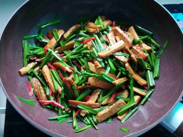韭菜炒香干的做法-家常味炒菜譜