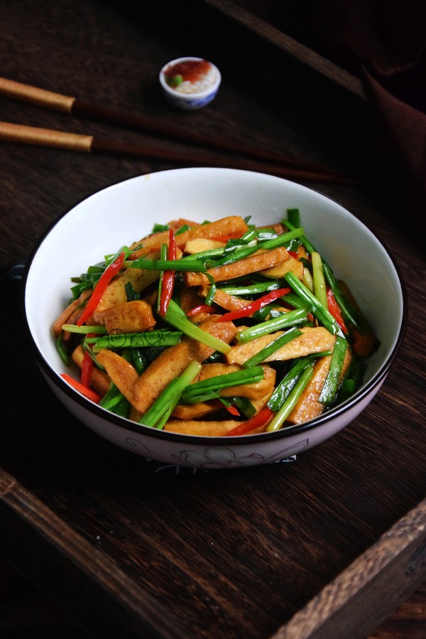 韭菜炒香干的做法-家常味炒菜譜-易網(wǎng)健康養(yǎng)生網(wǎng) 韭菜炒香干的做法-家常味炒菜譜
