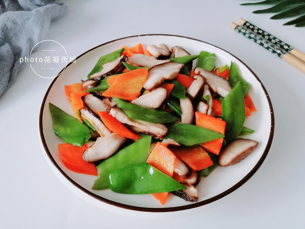 香菇炒荷蘭豆的做法-家常味炒菜譜-易網(wǎng)健康養(yǎng)生網(wǎng) 香菇炒荷蘭豆的做法-家常味炒菜譜