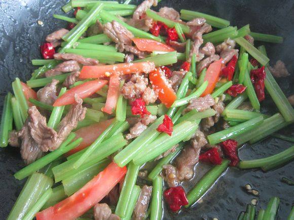 毛芹菜炒羊肉的做法-家常味炒菜譜