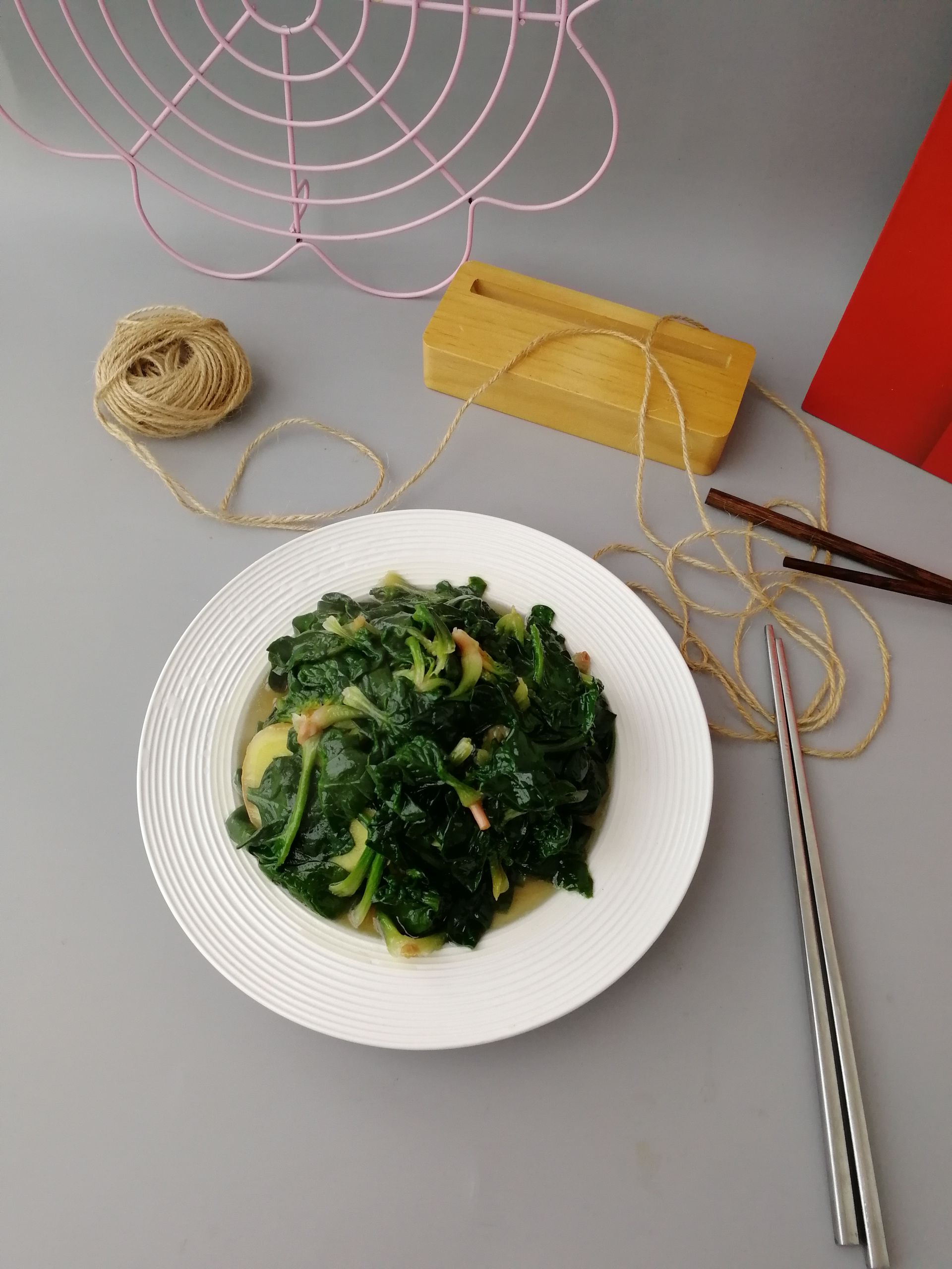 清炒菠菜的做法-家常味炒菜譜-易網(wǎng)健康養(yǎng)生網(wǎng) 清炒菠菜的做法-家常味炒菜譜