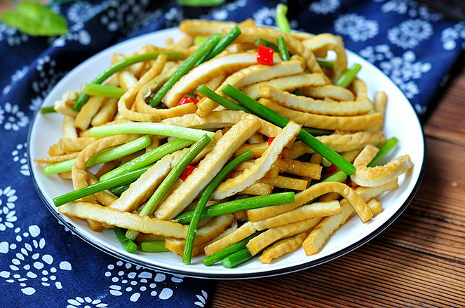 蒜苔炒豆干的做法-家常味炒菜譜-易網(wǎng)健康養(yǎng)生網(wǎng) 蒜苔炒豆干的做法-家常味炒菜譜