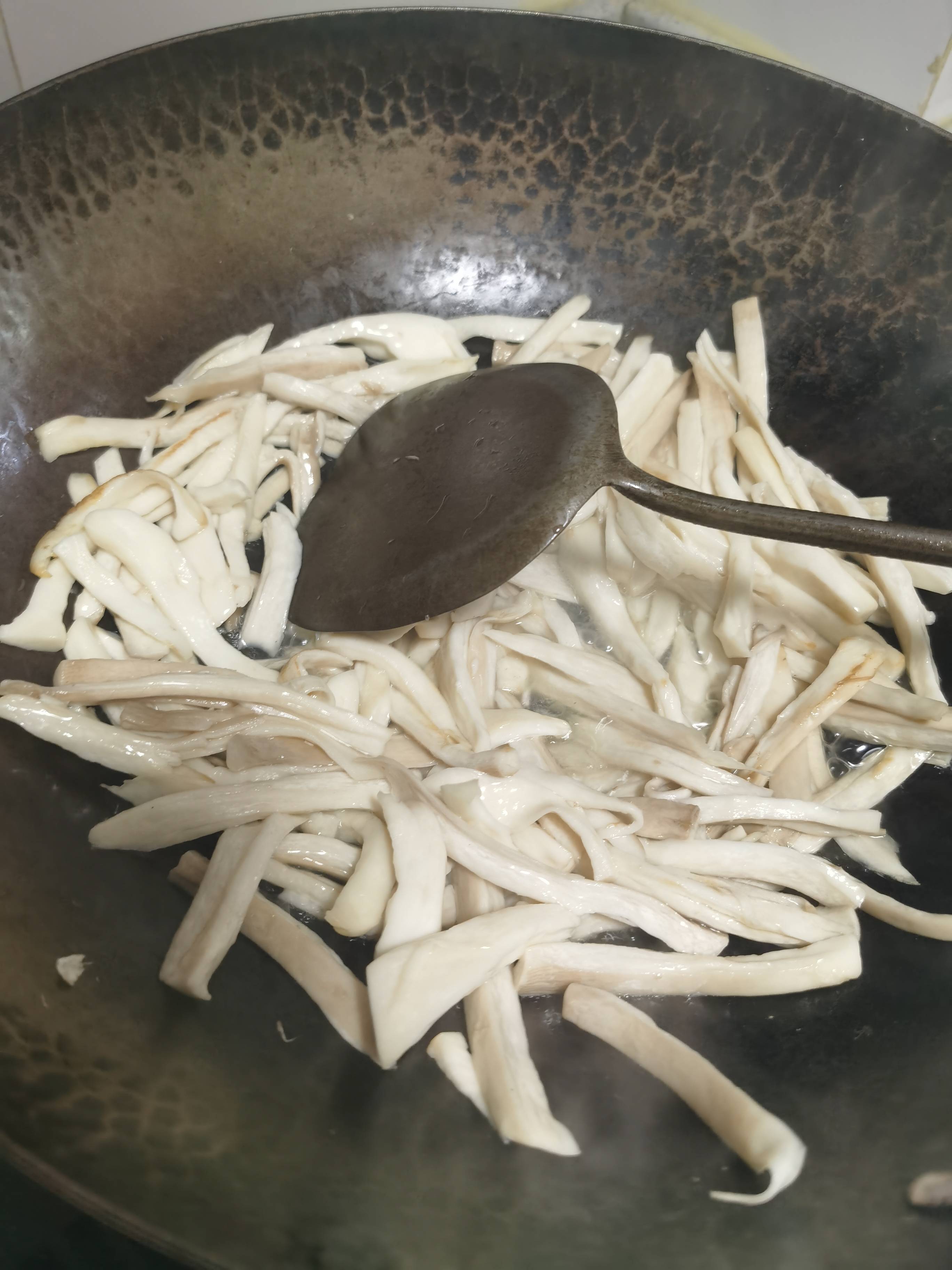 香辣燒烤味手撕杏鮑菇-素食的做法-香辣味炒菜譜