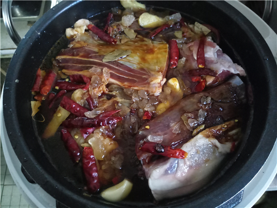 香辣鹵牛肉的做法-香辣味鹵菜譜-易網(wǎng)健康養(yǎng)生網(wǎng) 香辣鹵牛肉的做法-香辣味鹵菜譜
