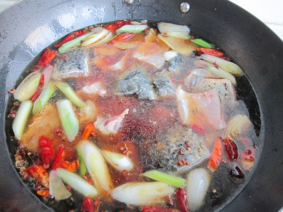 蘑菇燉鯉魚的做法-家常味燉菜譜-易網(wǎng)健康養(yǎng)生網(wǎng) 蘑菇燉鯉魚的做法-家常味燉菜譜