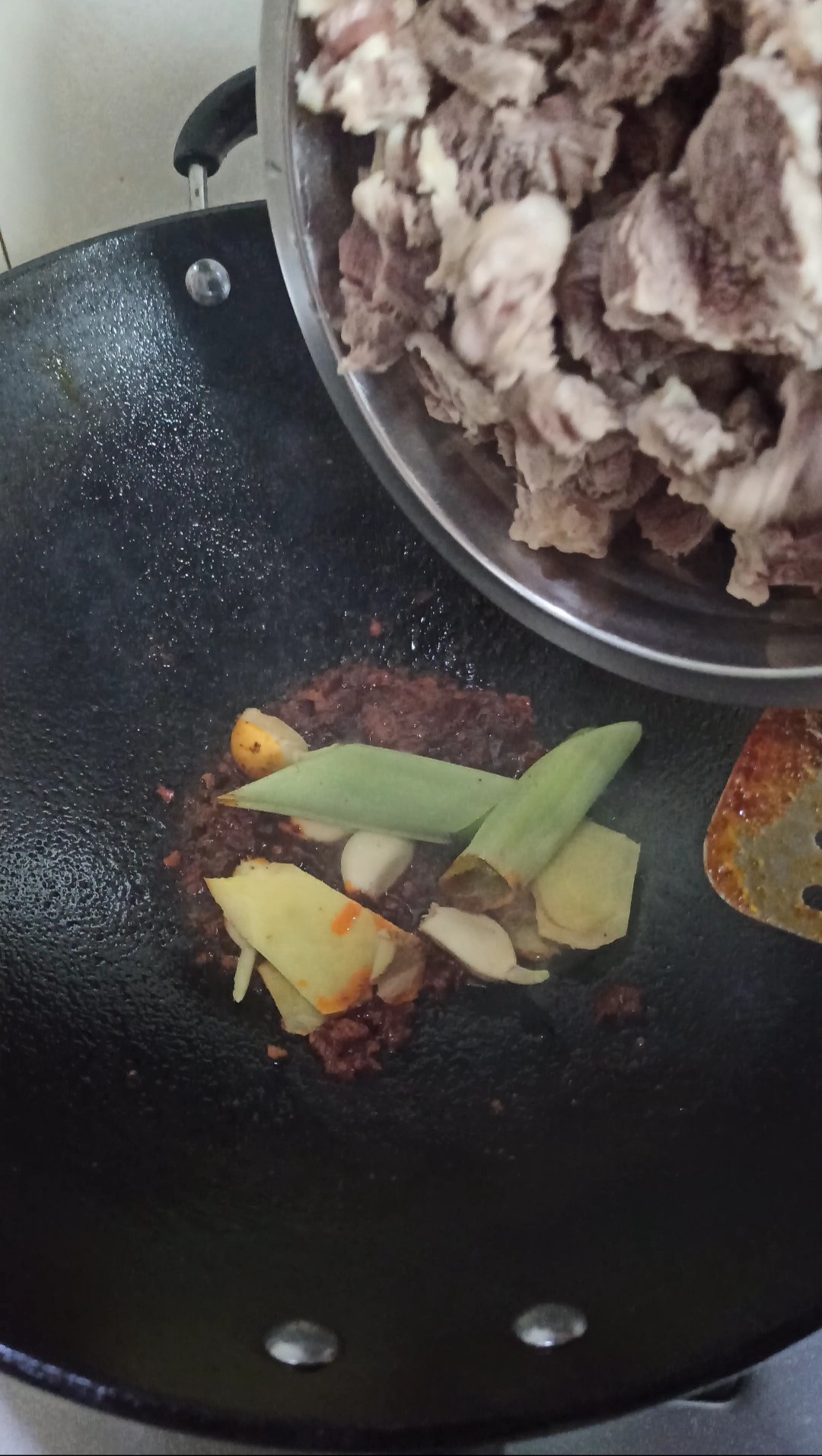 香辣牛肉的做法-香辣味炒菜譜-易網(wǎng)健康養(yǎng)生網(wǎng) 香辣牛肉的做法-香辣味炒菜譜
